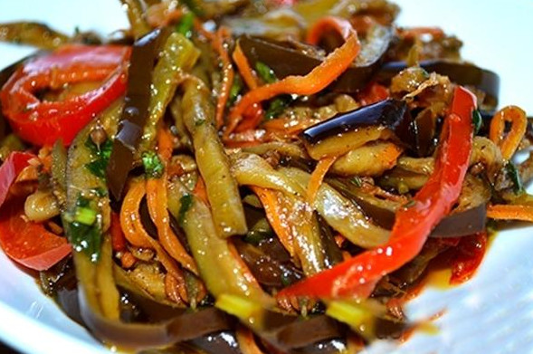 Korean-style eggplant for the winter: without sterilization, with carrots, cabbage, tomatoes