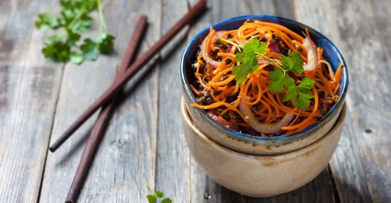 Korean-style fern salad: with carrots, with meat, spicy