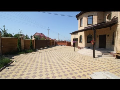 Landscape design of a small courtyard of a private house + photo 