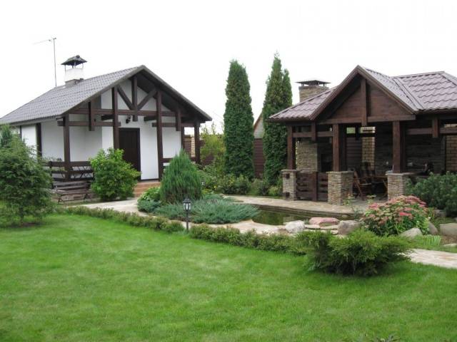 Landscape design of a small courtyard of a private house + photo 