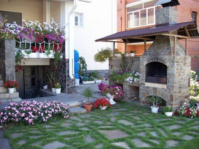 Landscape design of a summer cottage