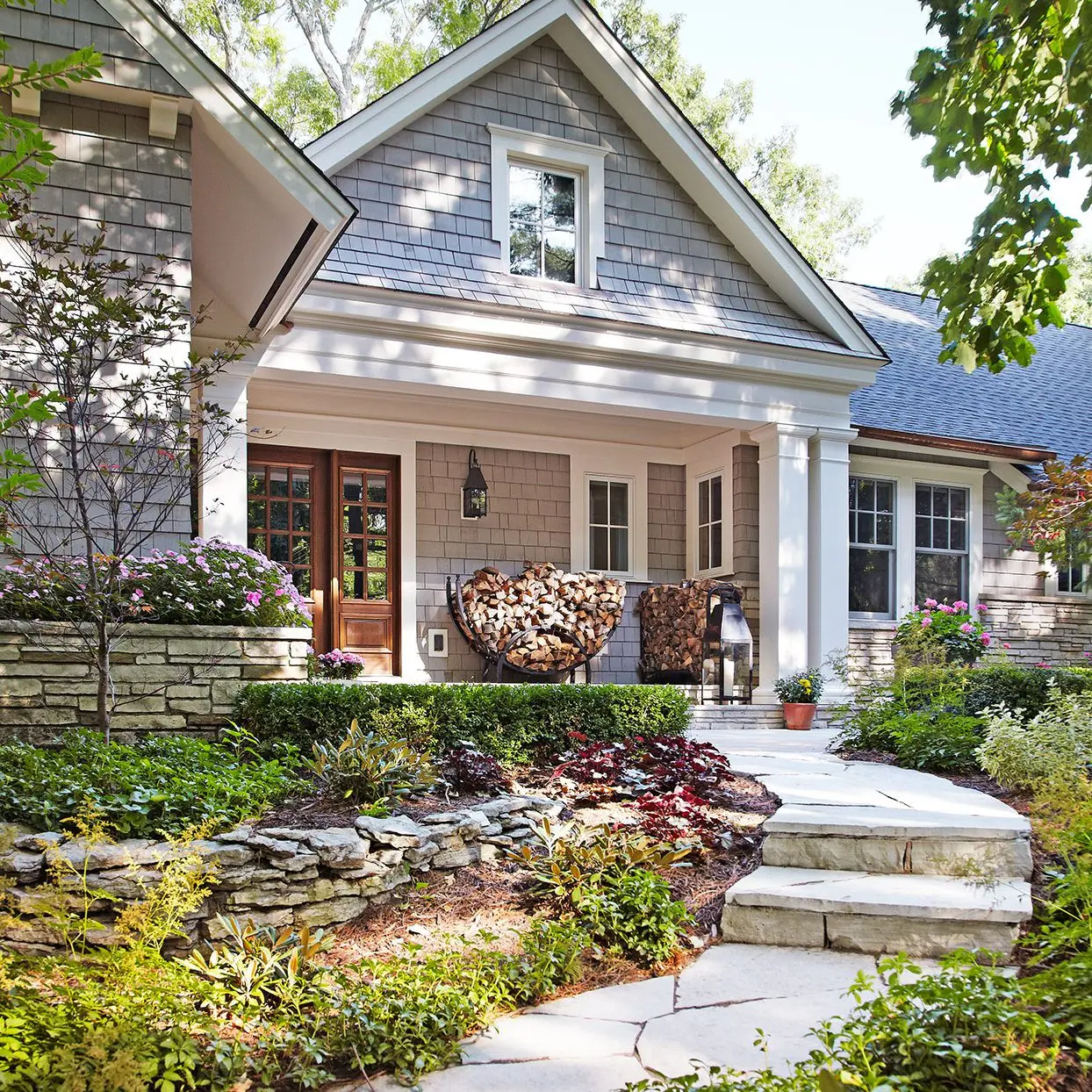 Landscaping of a summer cottage: planning, zoning, landscaping, landscaping, lighting, decor + photo