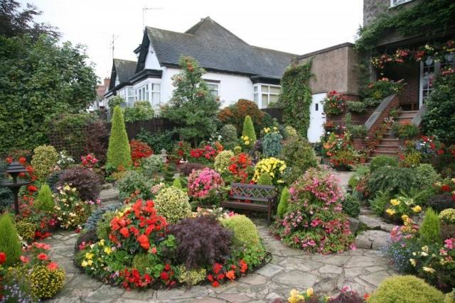 Landscaping styles and their characteristics