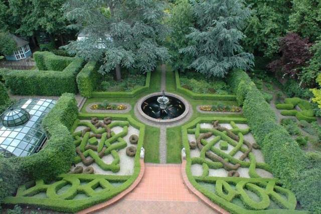 Landscaping styles and their characteristics