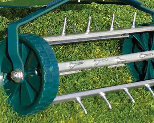 Lawn aerators: mechanical, electric and petrol