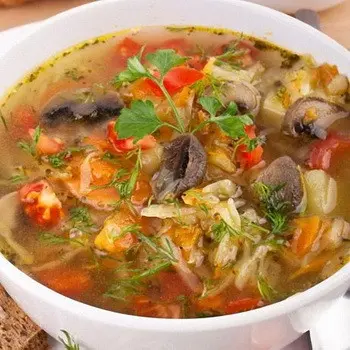 Lean cabbage soup with mushrooms: easy recipes