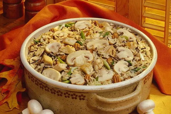 Lean pilaf with different mushrooms