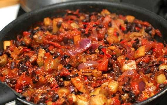 Lecho for the winter with beans: recipe