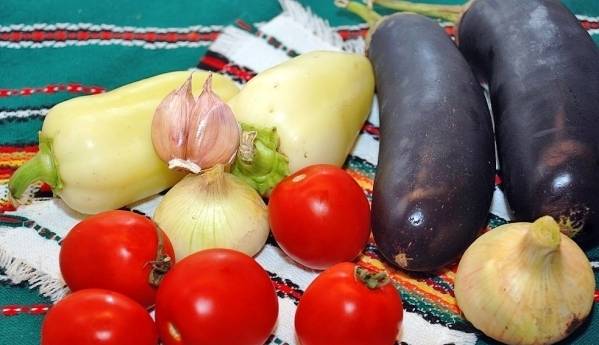 Lecho with eggplants, tomatoes and peppers