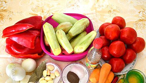 Lecho with eggplants, tomatoes and peppers