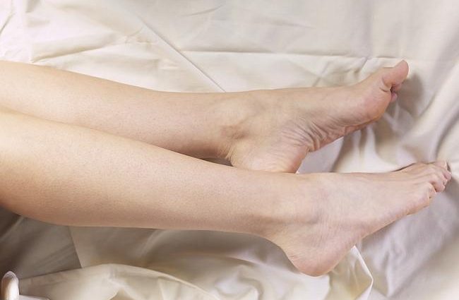Leg cramps at night keep you awake? Here are some effective home remedies