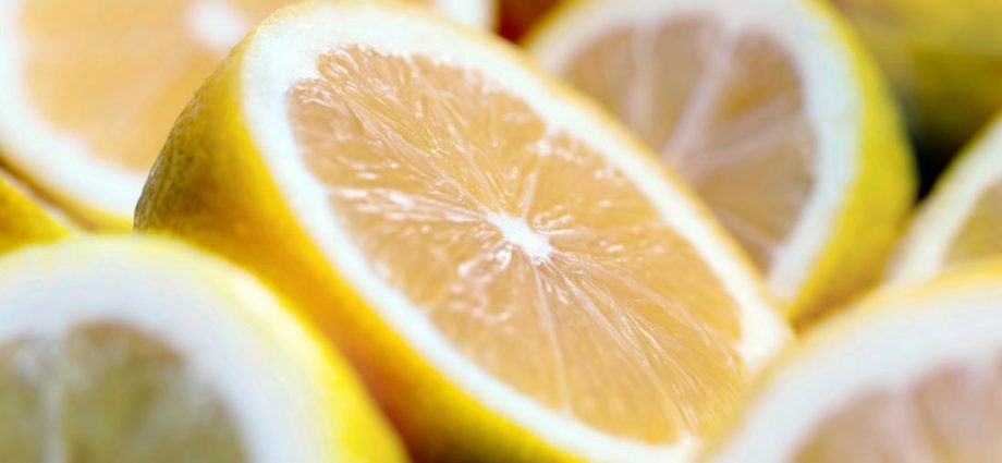 Lemon with sugar: benefits and harms to the body