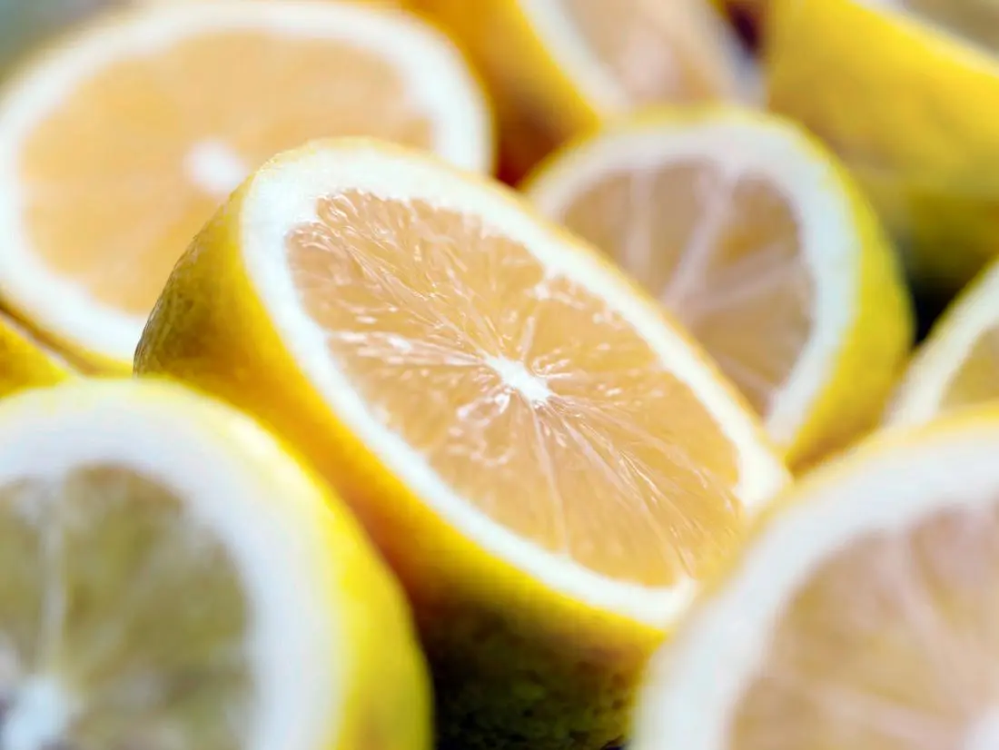 Lemon with sugar: benefits and harms to the body