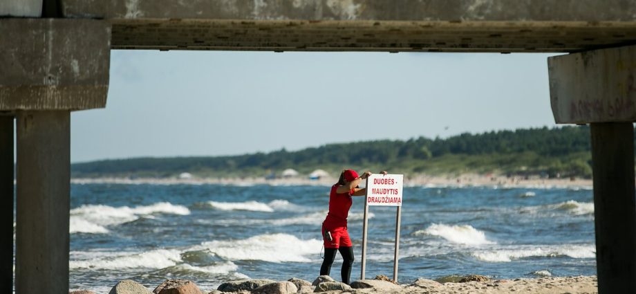 Lifeguard: when we pulled him out of the Baltic Sea, there was a strong odor of alcohol