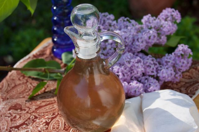 Lilac tincture on vodka: use for joints, for pain, recipes, reviews