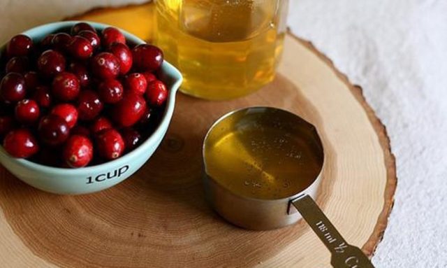 Lingonberries for the winter without sugar: recipes