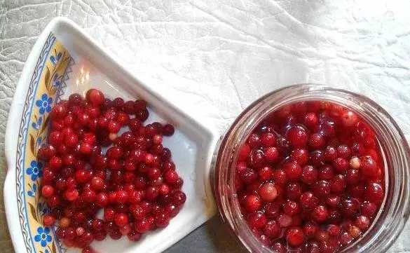 Lingonberries in their own juice