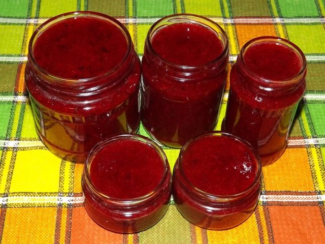 Lingonberries mashed with sugar