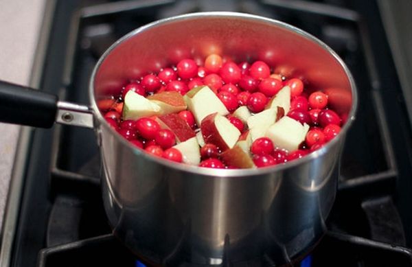 Lingonberry compote: how to cook a lingonberry drink from frozen, fresh berries, with apples, recipes for winter preparations