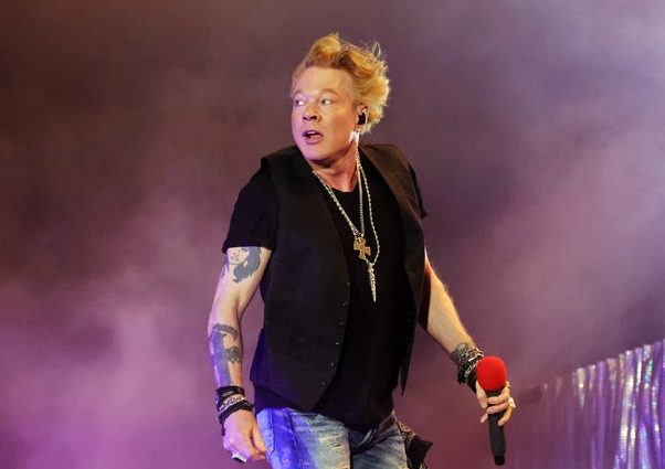 Lithium, mental disorders, injuries &#8230; How&#8217;s Axl Rose doing today?