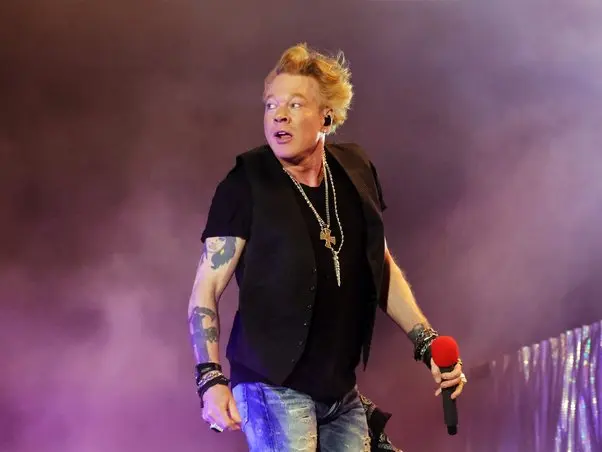 Lithium, mental disorders, injuries &#8230; How&#8217;s Axl Rose doing today?