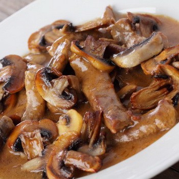 Main dishes with champignons: homemade recipes