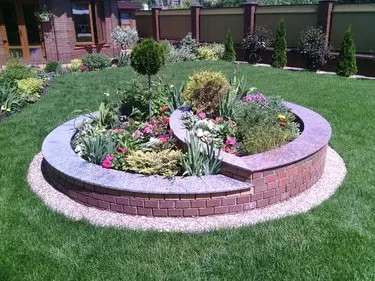 Making a round flower bed: luxurious ideas + inspiring photos