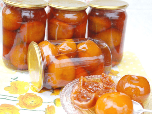 Mandarin jam with peel