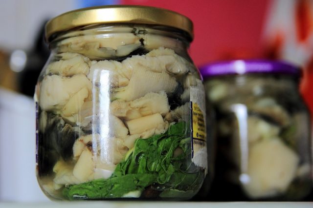 Marinated russula for the winter: recipes for cooking in jars