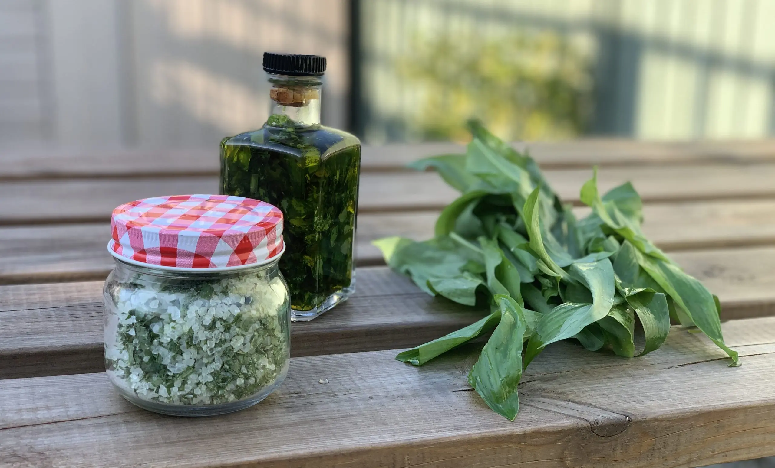 Marinated wild garlic for the winter: recipes for preservation in jars, without sterilization at home