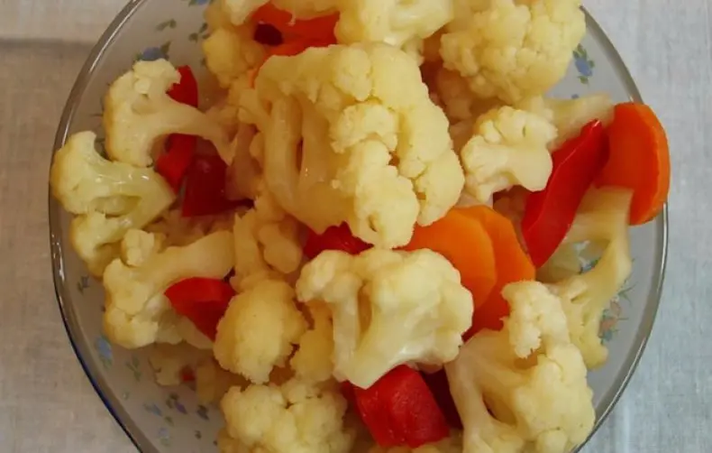 Marinating cauliflower for the winter without sterilization