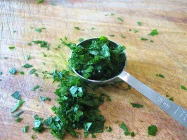 Mask, decoction, infusion and juice of parsley for the face: recipes, benefits, reviews