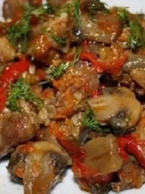 Meat with champignons: hearty recipes