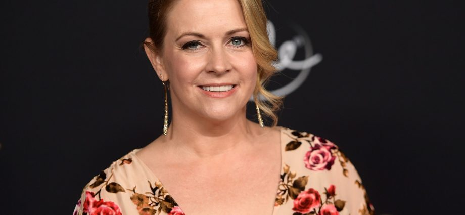 Melissa Joan Hart fell ill with COVID-19, even though she had been vaccinated before. «I&#8217;m really angry»