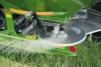 Mineral fertilizer spreader: advantages