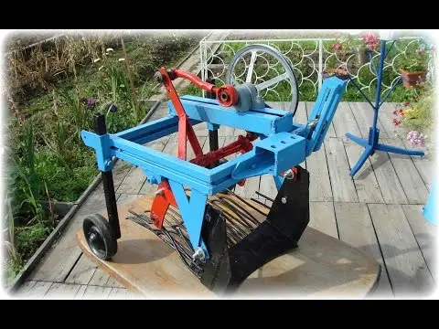 Mini tractor potato planter