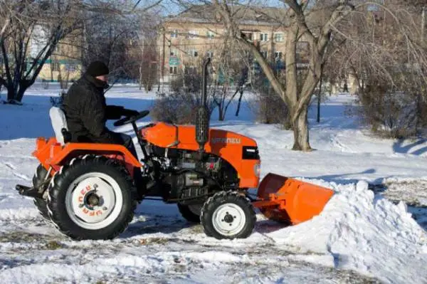 Minitractor snow blower 