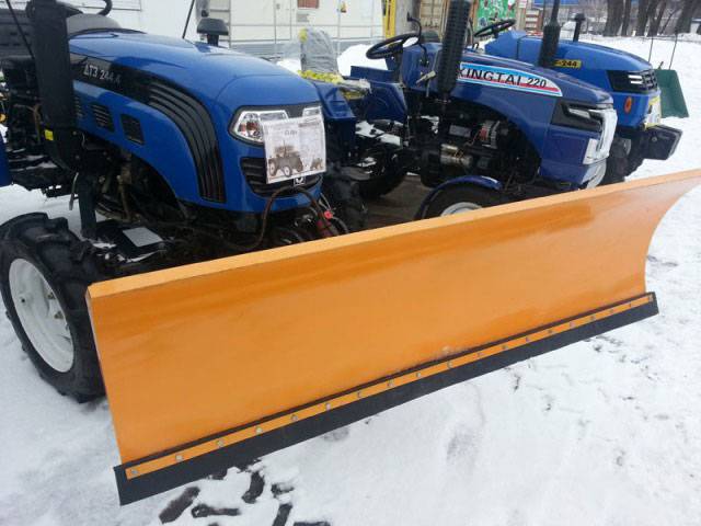 Minitractor snow blower 