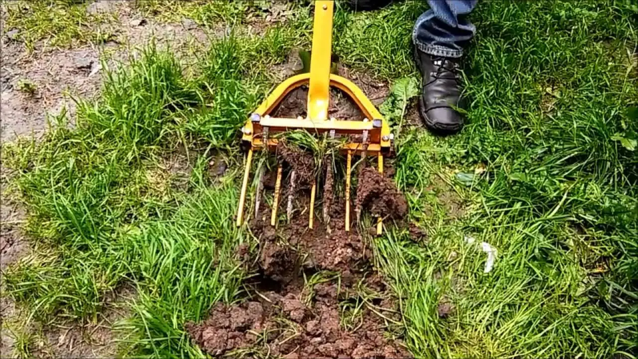 Miracle pitchfork for digging the earth: features of the tool