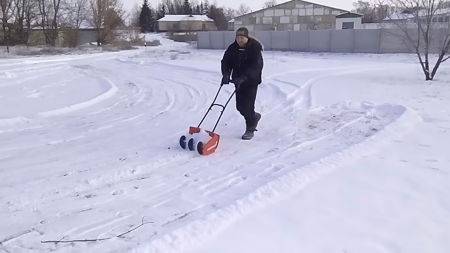 Miracle snow shovel with auger