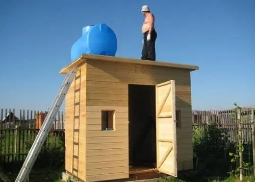 Mobile bath with a shower in the country