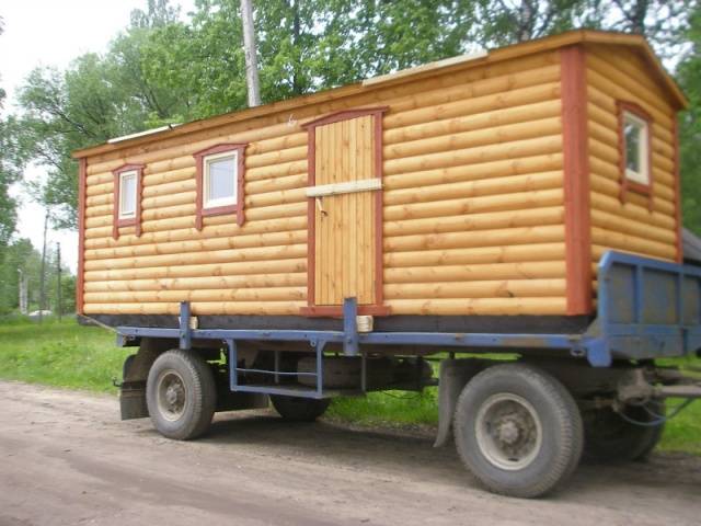 Mobile bath with a shower in the country