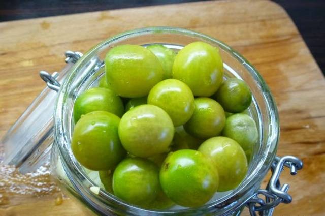 Mother-in-law&#8217;s tongue with tomatoes: recipe