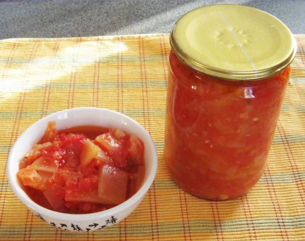 Mother-in-law tongue from zucchini with tomato paste