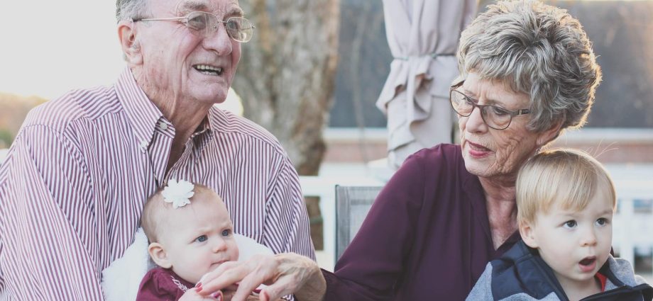 Mother is sick, where are the children? Polish geriatrics on a bend