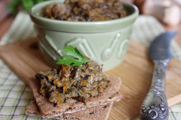 Mushroom caviar from butter for the winter and for every day: cooking recipes with photos