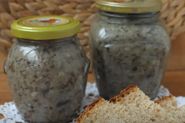 Mushroom caviar from butter for the winter: step by step recipes