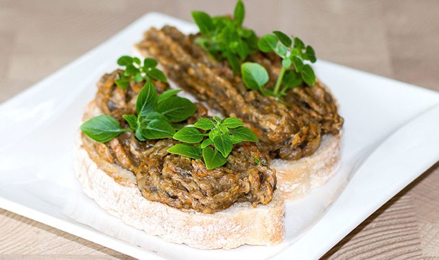 Mushroom caviar from milk mushrooms for the winter