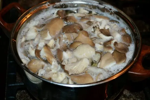 Mushroom caviar from milk mushrooms for the winter