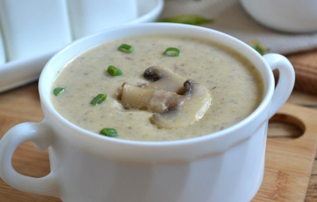 Mushroom cream soup from champignons: recipes with photos